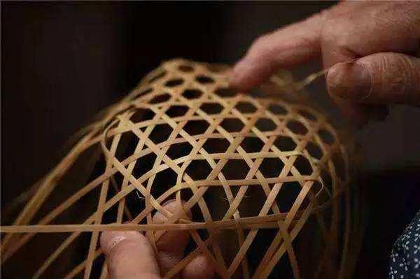 竹编技艺历史悠久,编织工艺造型独特、精美绝伦,且艺术价值连城